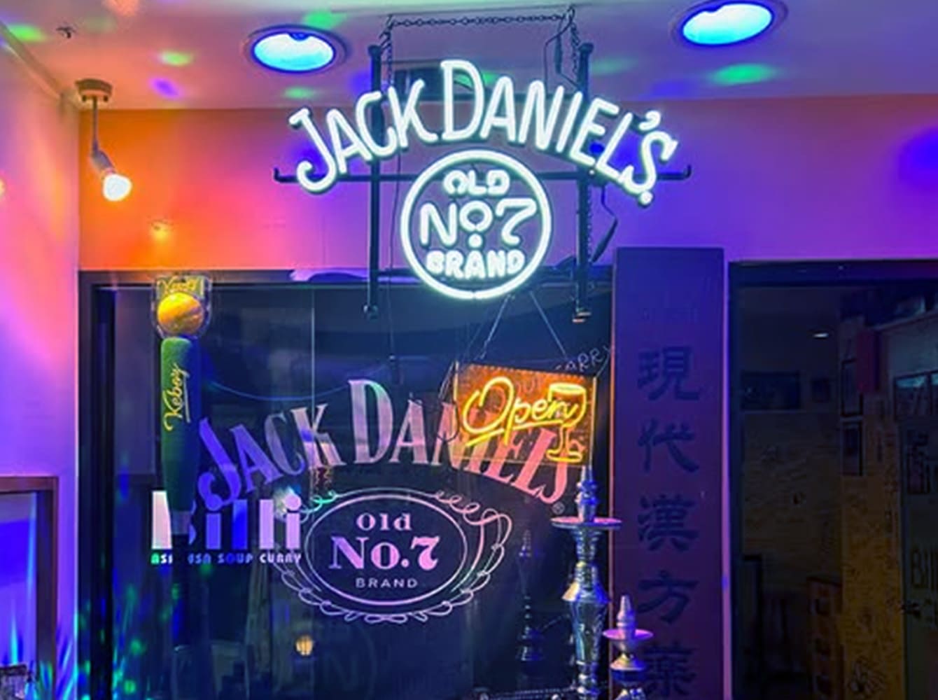 店の外観